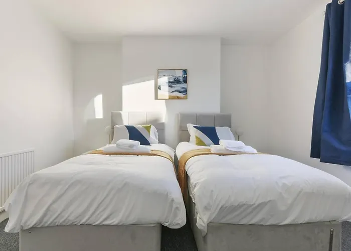Prime Location Stylish 4-Bed House Near Trent Br