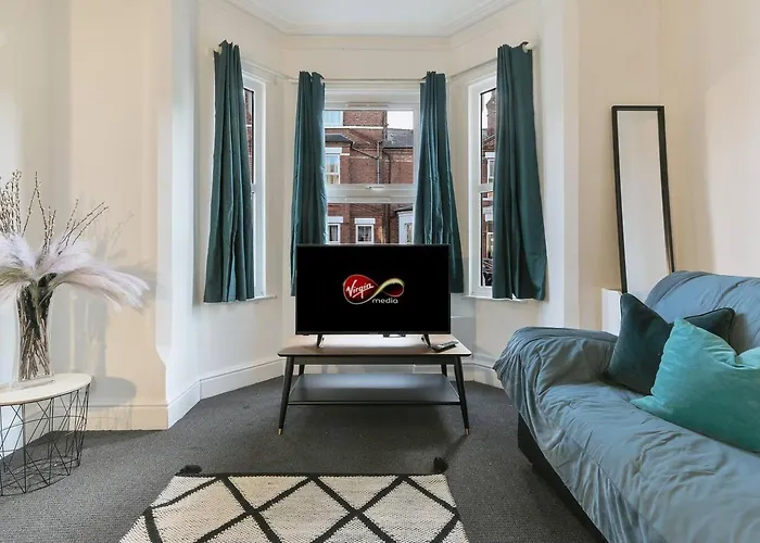Prime Location Stylish 4-Bed House Near Trent Br