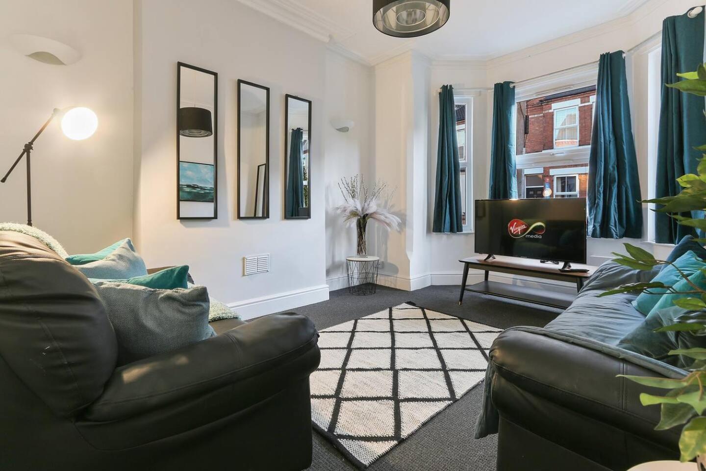 Prime Location Stylish 4-bed House Near Trent Br Сasa de vacaciones