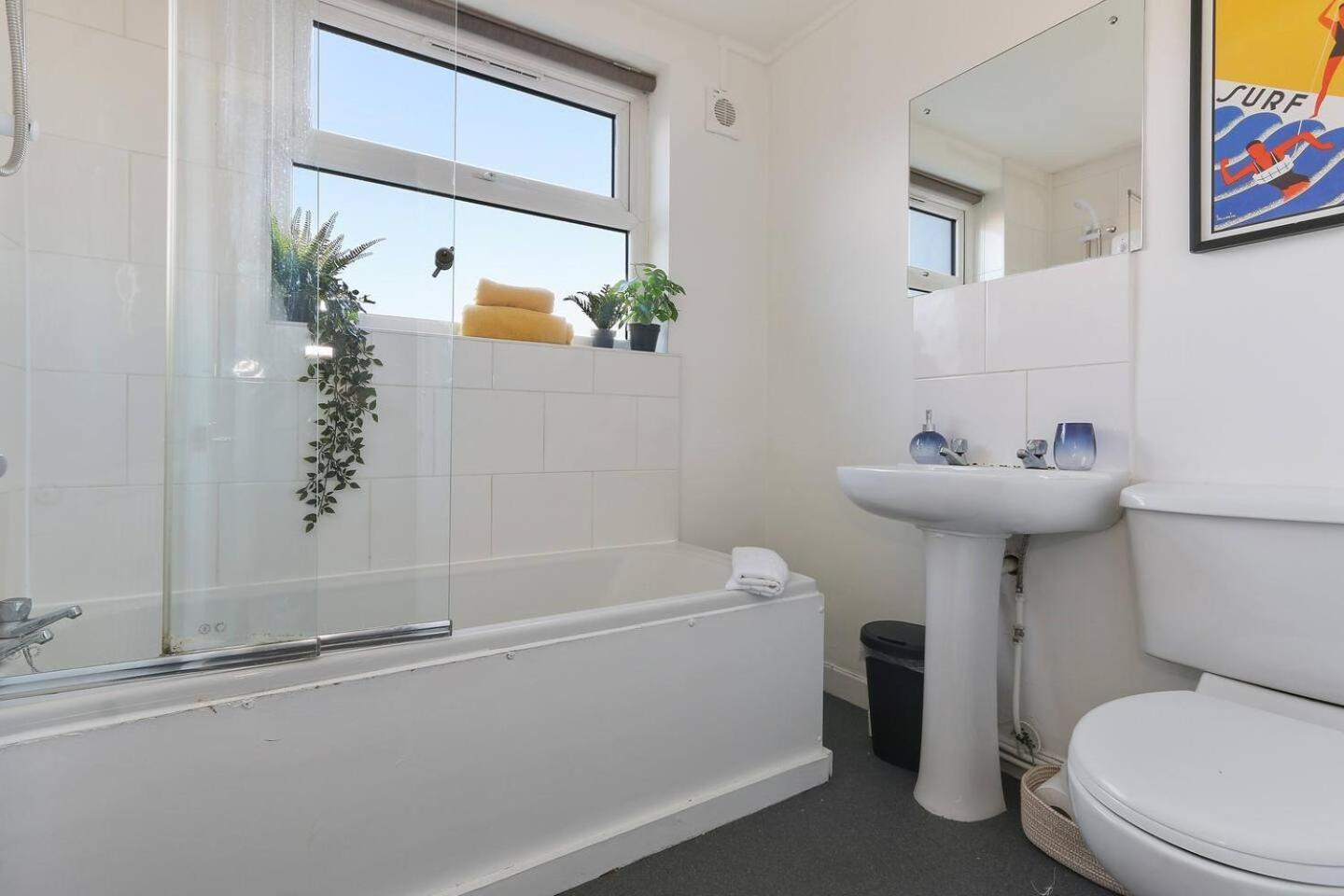 Prime Location Stylish 4-bed House Near Trent Br * Nottingham