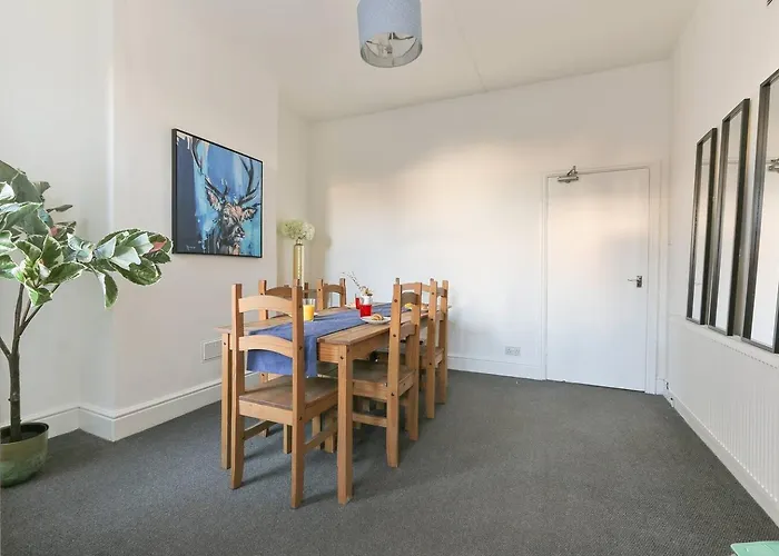 Prime Location Stylish 4-Bed House Near Trent Br