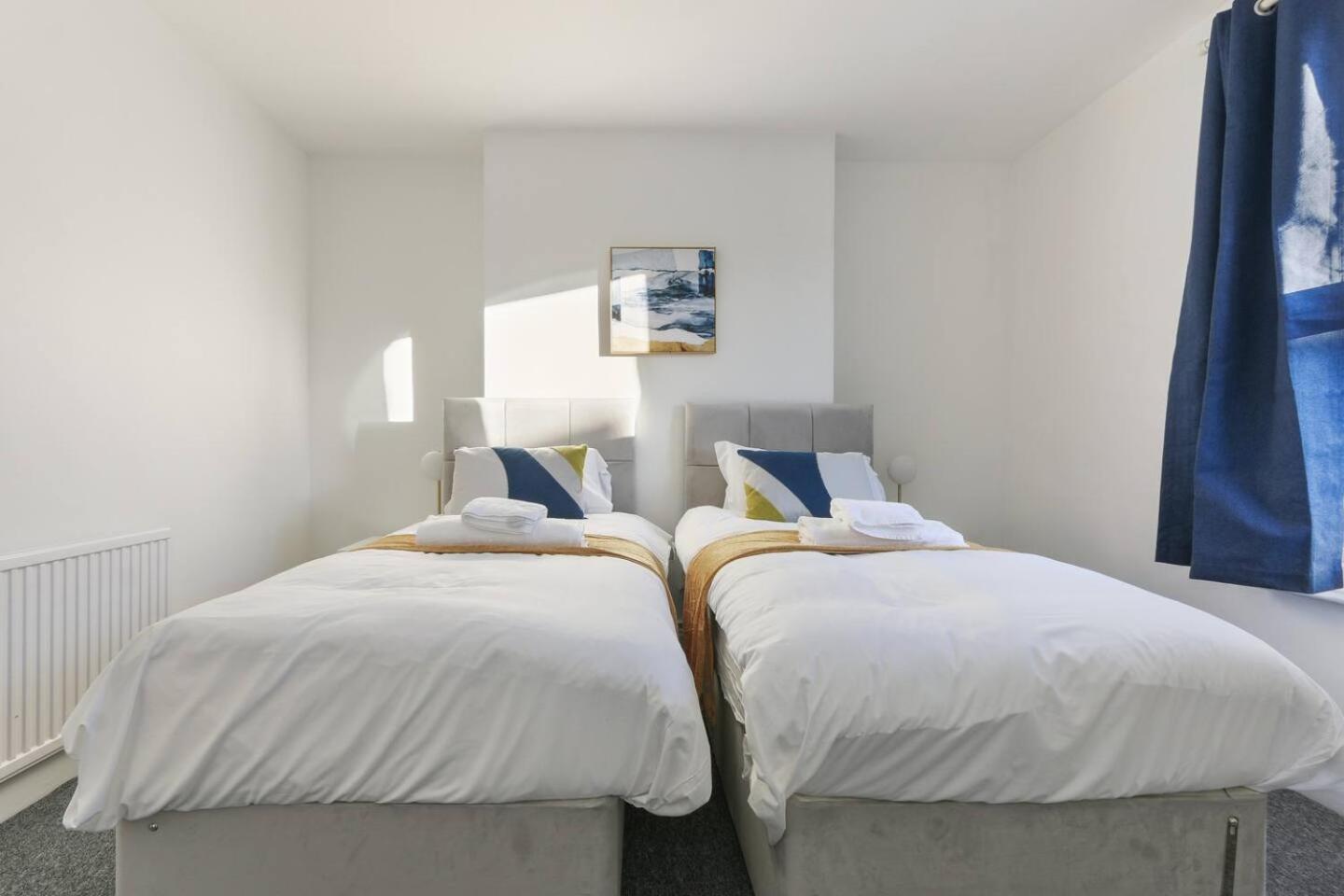 Holiday home Prime Location Stylish 4-bed House Near Trent Br *