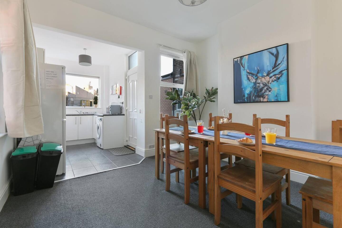 Prime Location Stylish 4-bed House Near Trent Br Nottingham