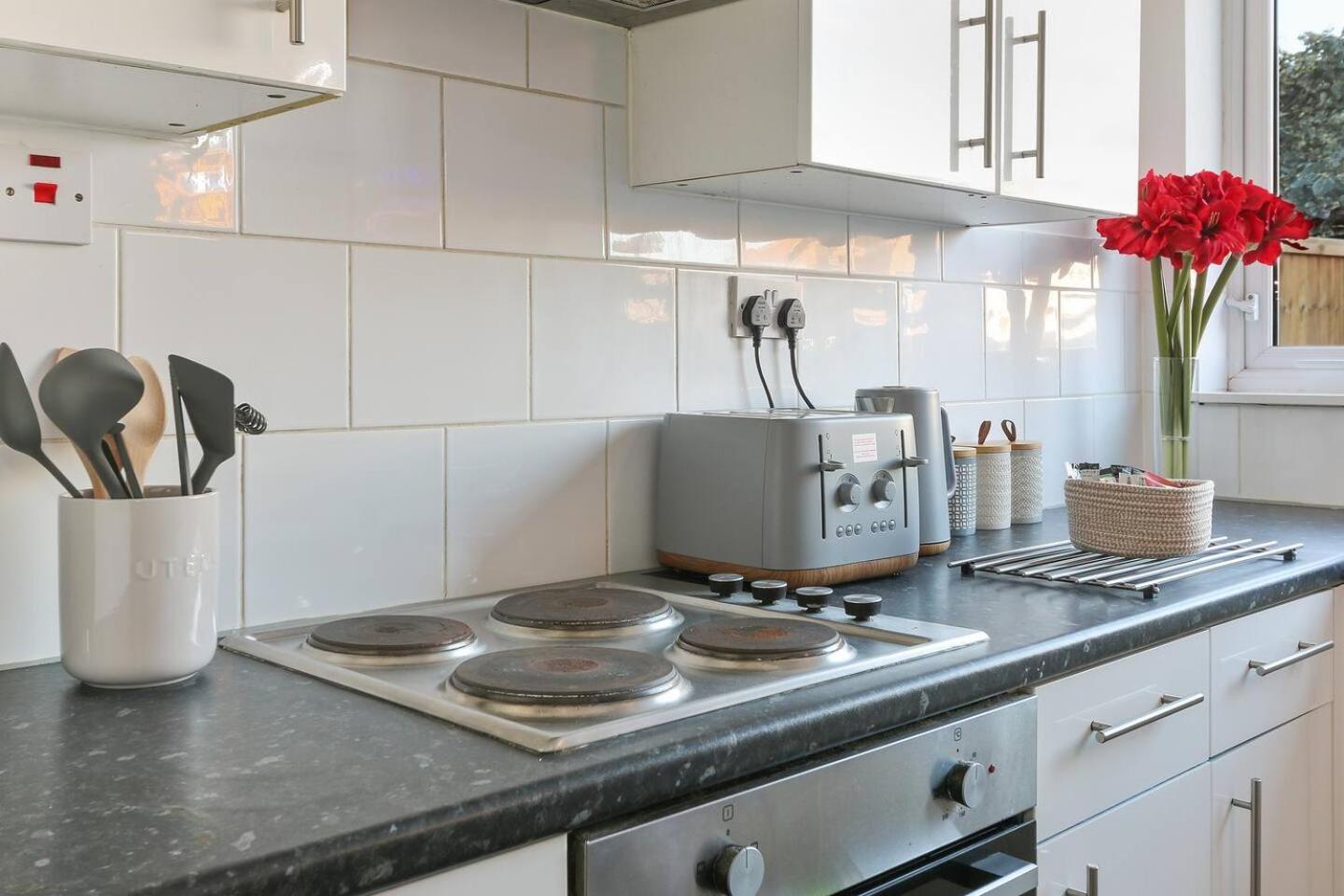 Prime Location Stylish 4-bed House Near Trent Br * Nottingham